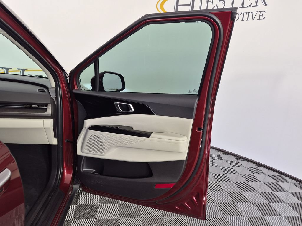 Used 2024 Kia Carnival EX FWD image 35