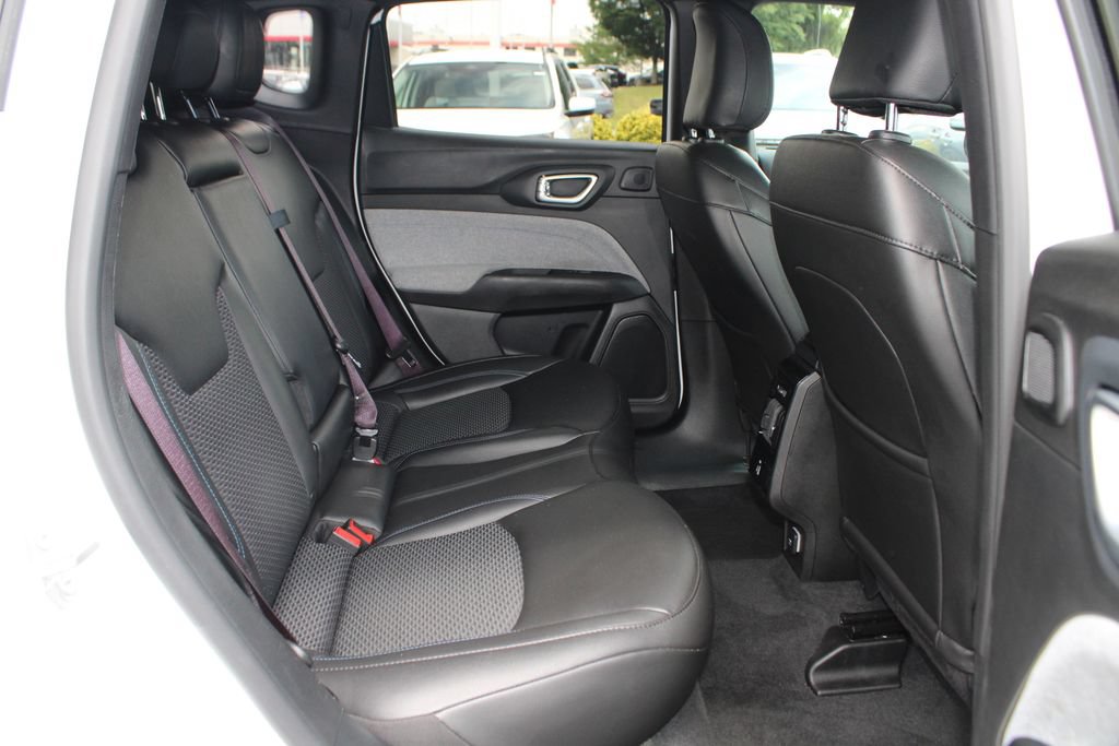 Used 2025 Jeep Compass Latitude w/ Sun & Sound Group AWD/4WD image 41