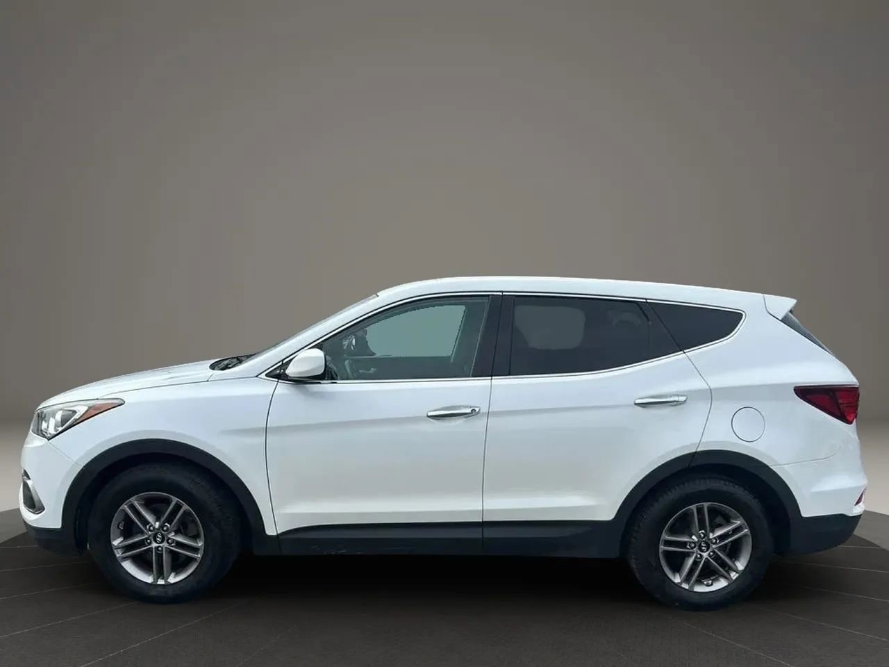 Used 2018 Hyundai Santa Fe Sport AWD/4WD image 2