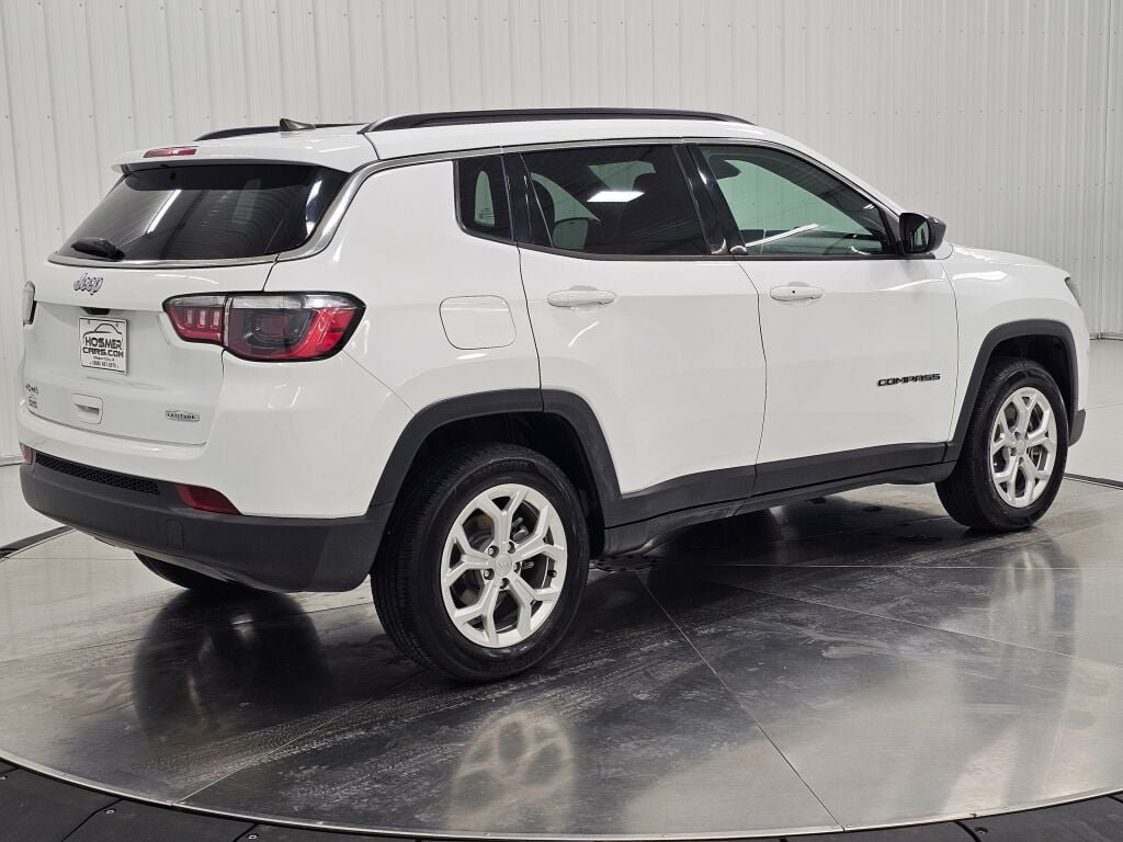 Used 2024 Jeep Compass Latitude AWD/4WD image 5