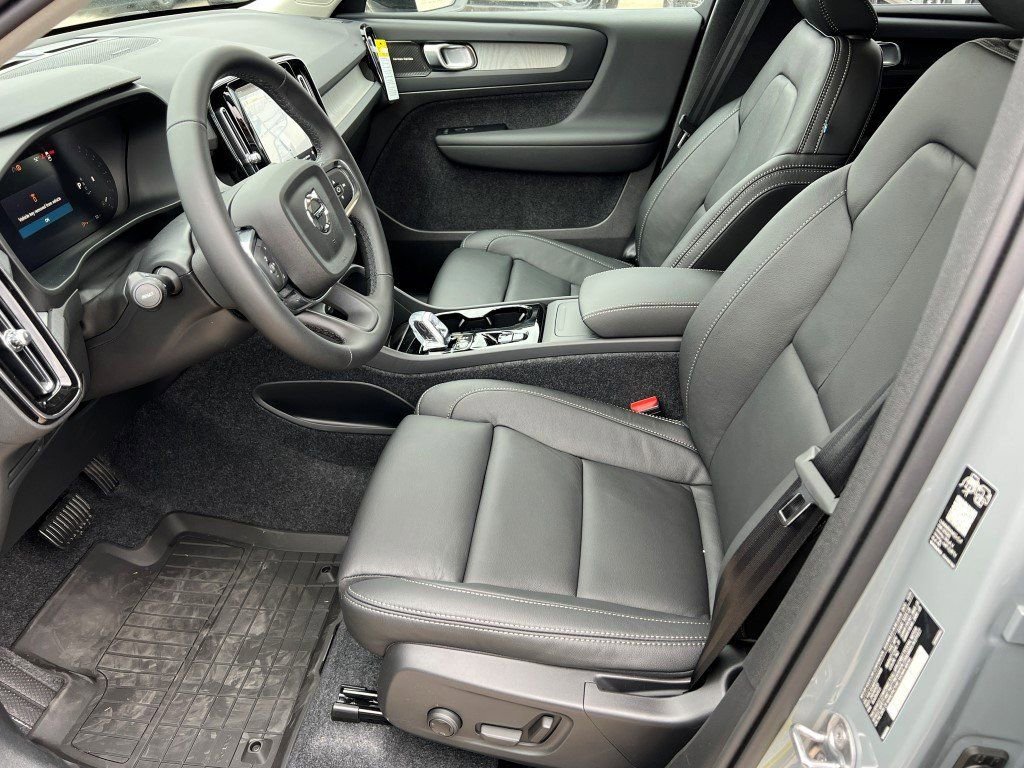 New 2026 Volvo XC40 B5 Ultra w/ Protection Package Premier image 17