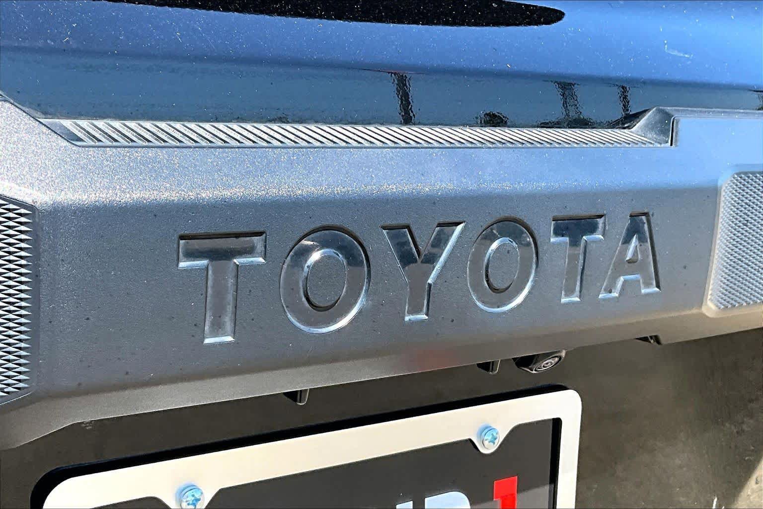 Used 2025 Toyota 4Runner SR5 AWD/4WD image 30
