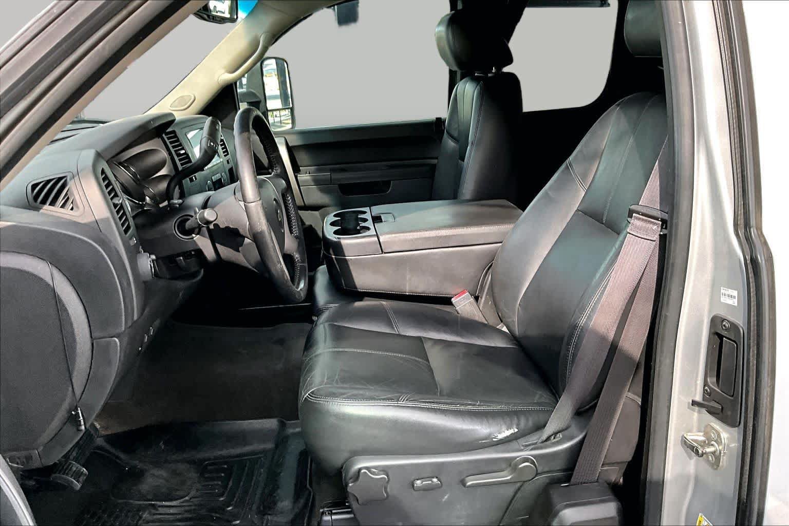 Used 2013 Chevrolet Silverado 3500 LT w/ Interior Plus Package AWD/4WD image 7