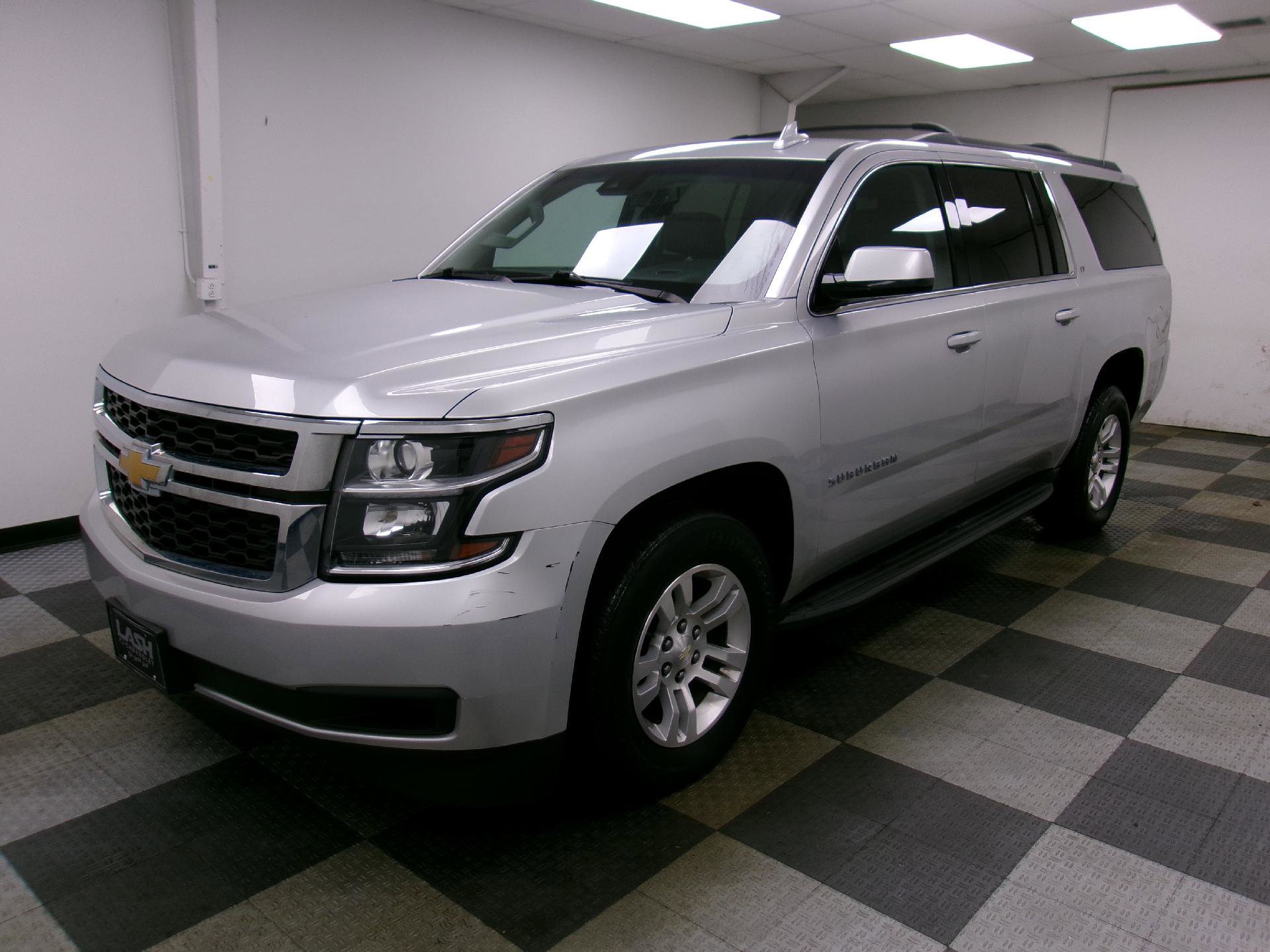 Used 2018 Chevrolet Suburban LT image 1