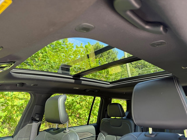 Used 2023 Jeep Grand Cherokee L Overland w/ Luxury Tech Group IV image 36