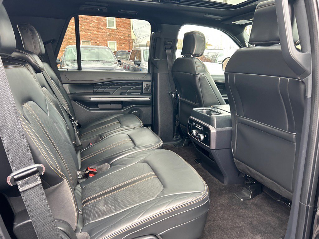 Used 2022 Ford Expedition Platinum image 23