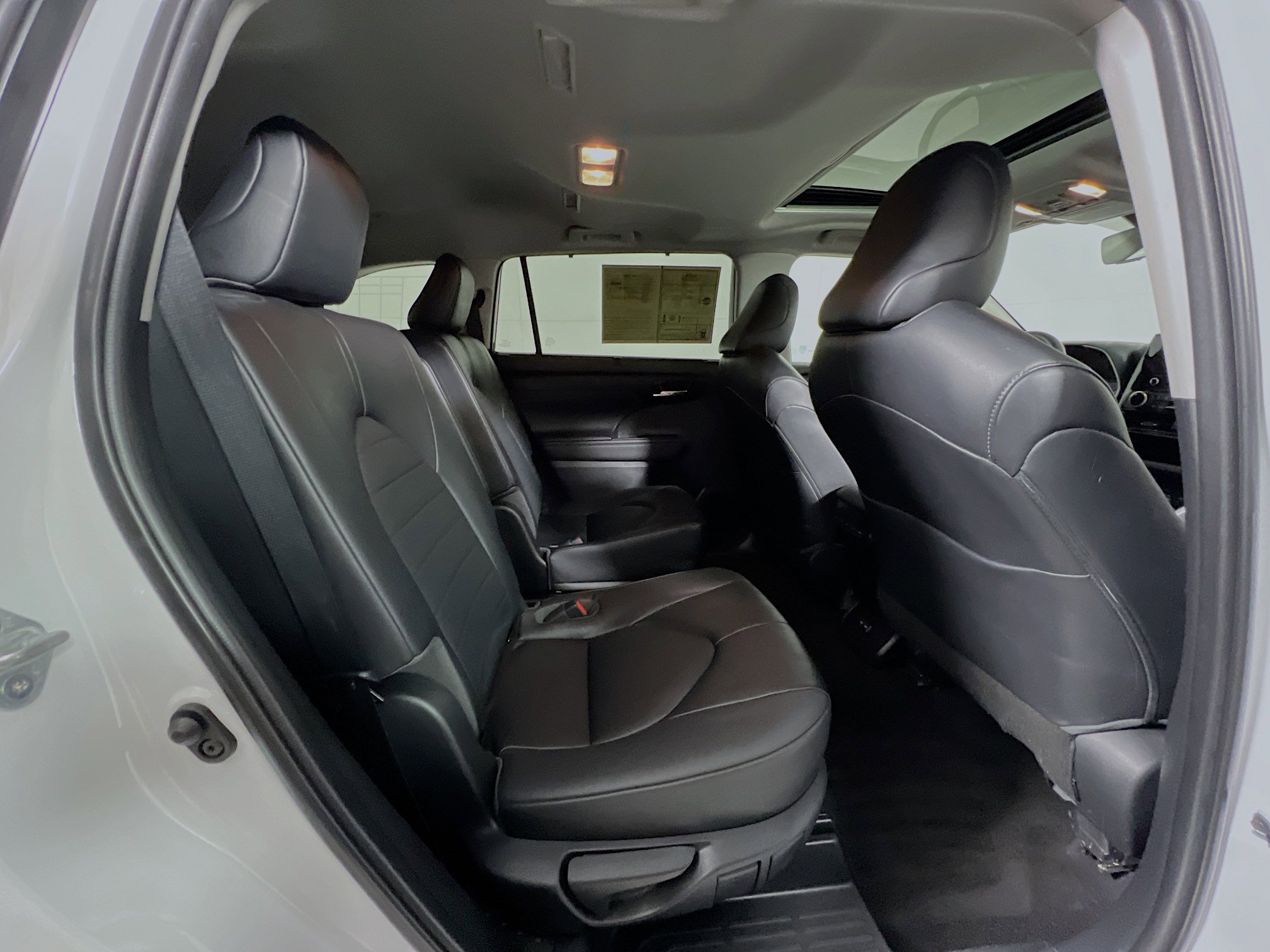 Used 2023 Toyota Highlander XLE image 33