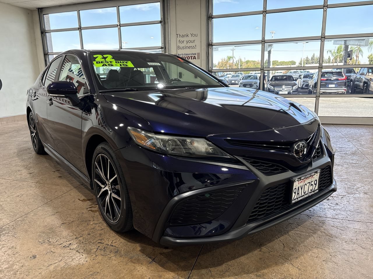 Used 2022 Toyota Camry SE w/ Convenience Package FWD image 4