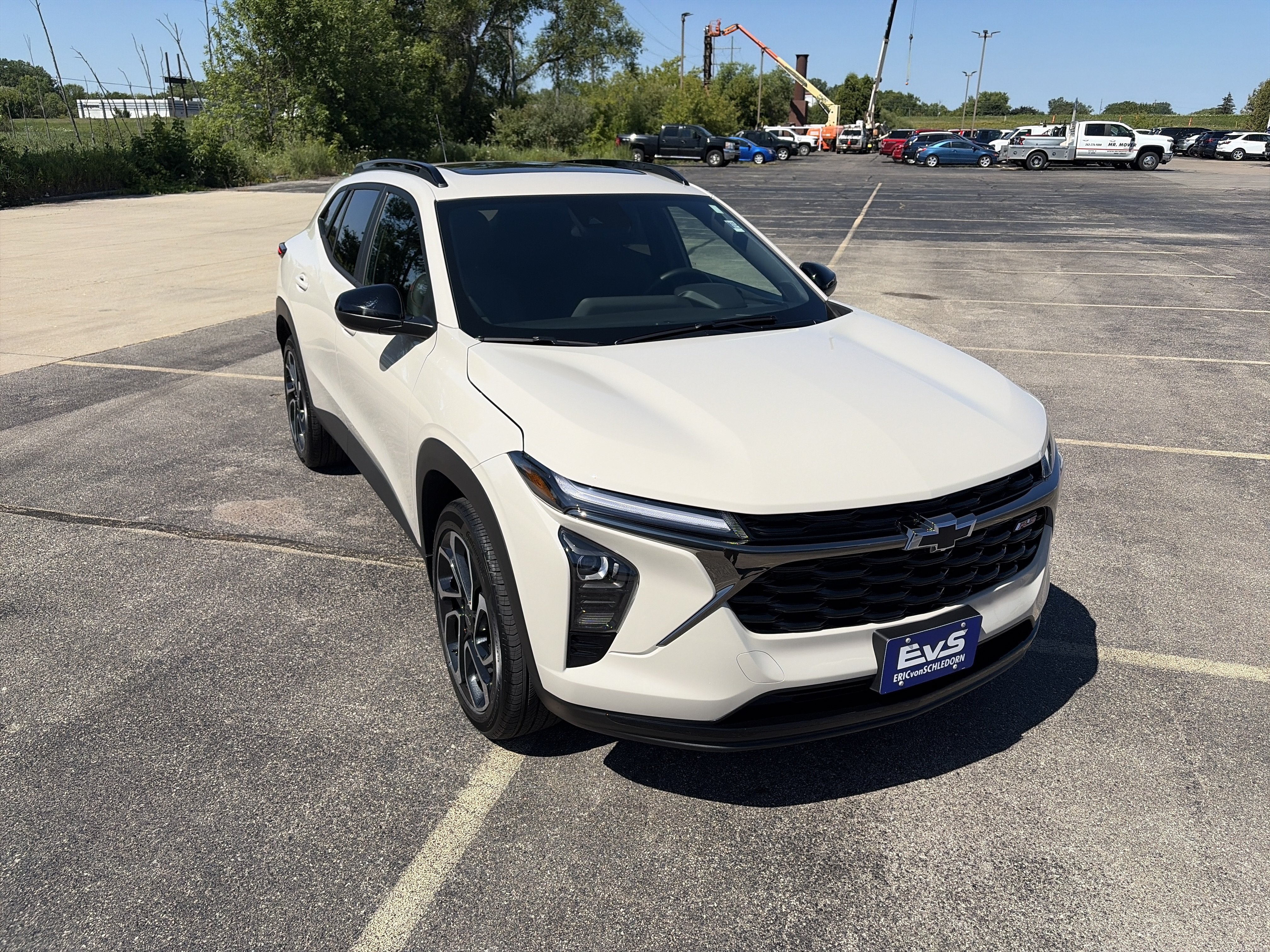 Used 2026 Chevrolet Trax RS w/ Sunroof Package FWD image 8