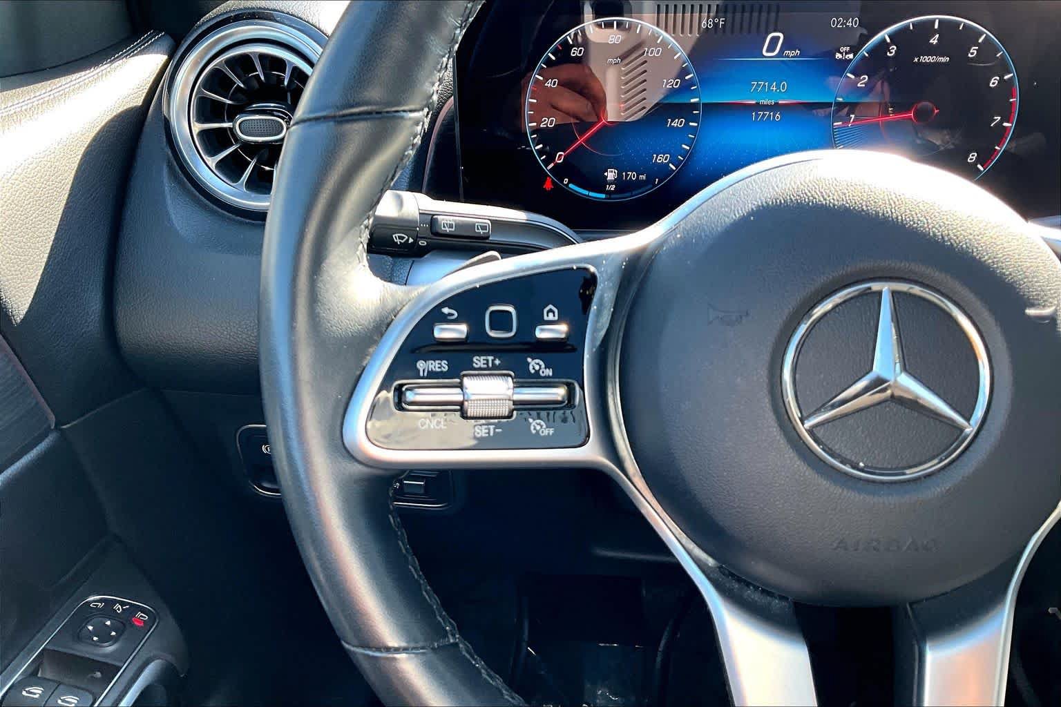 Used 2023 Mercedes-Benz GLB 250 4MATIC image 24