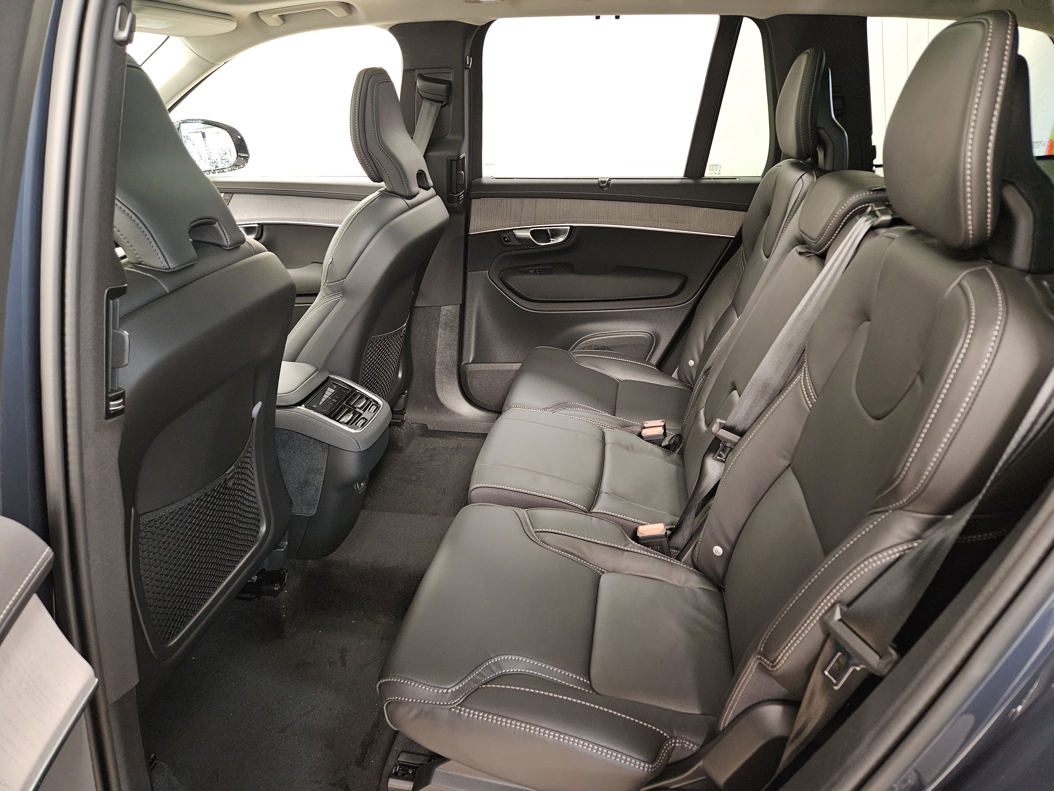 New 2026 Volvo XC90 B6 Ultra w/ Protection Package image 12