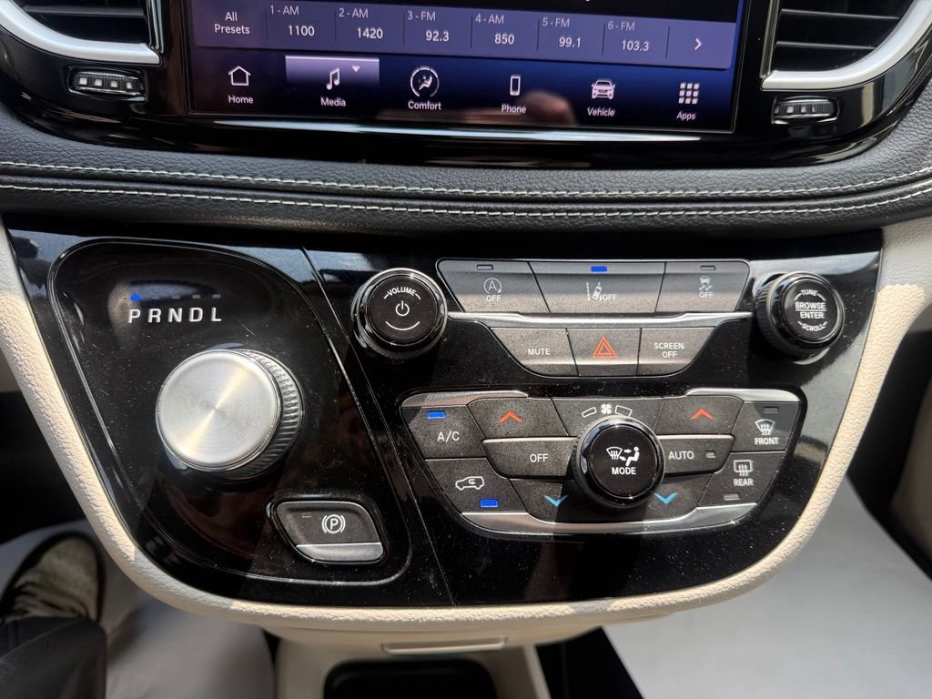 Used 2022 Chrysler Pacifica Touring-L AWD/4WD image 24