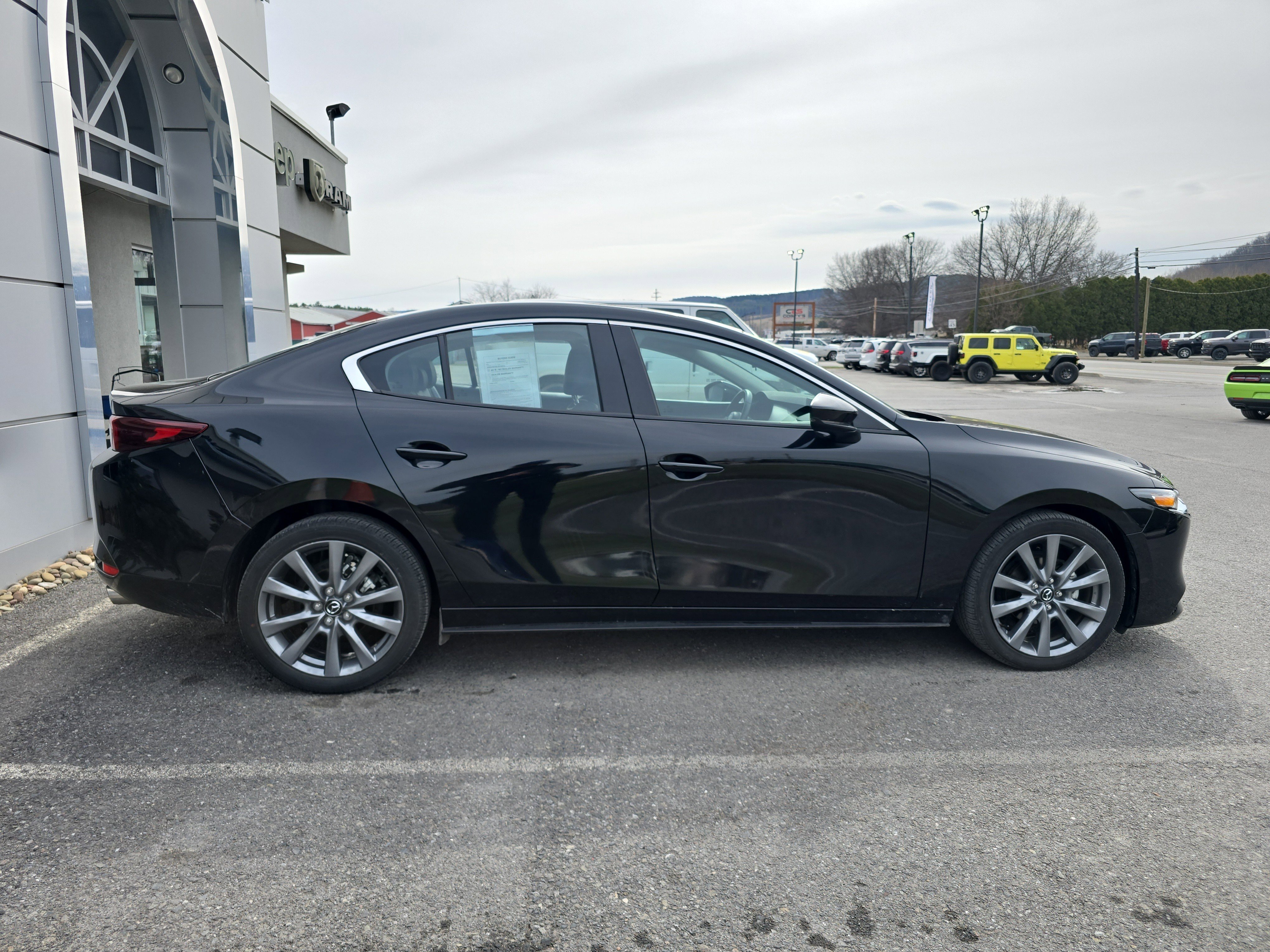 Used 2025 MAZDA MAZDA3 s FWD image 2