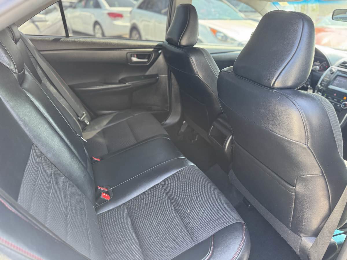 Used 2016 Toyota Camry SE image 13