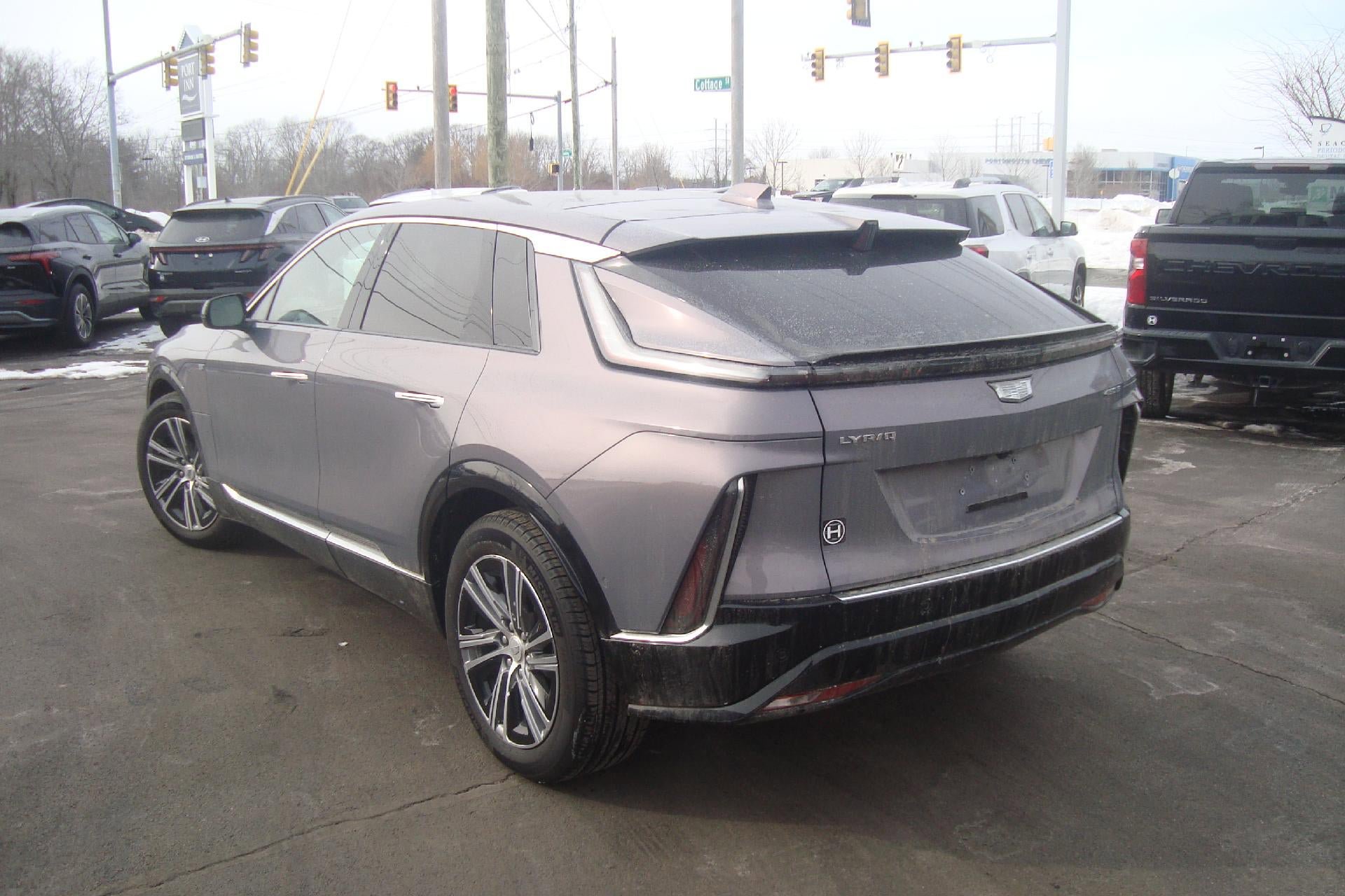 Used 2024 Cadillac Lyriq Luxury image 6