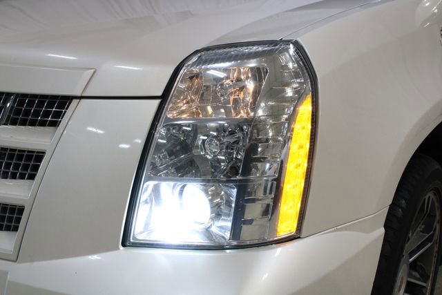 Used 2013 Cadillac Escalade Premium AWD/4WD image 32