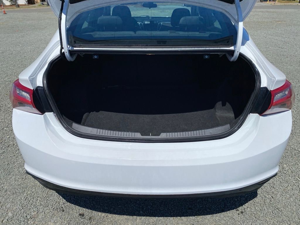 Used 2020 Chevrolet Malibu LT FWD image 18