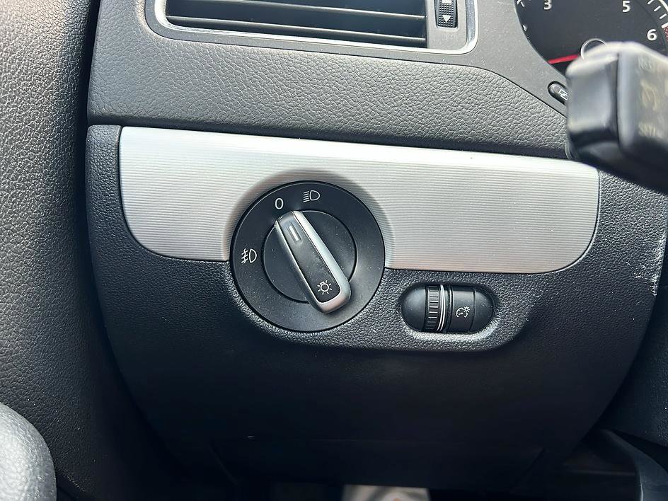 Used 2013 Volkswagen Jetta GLI Autobahn image 26