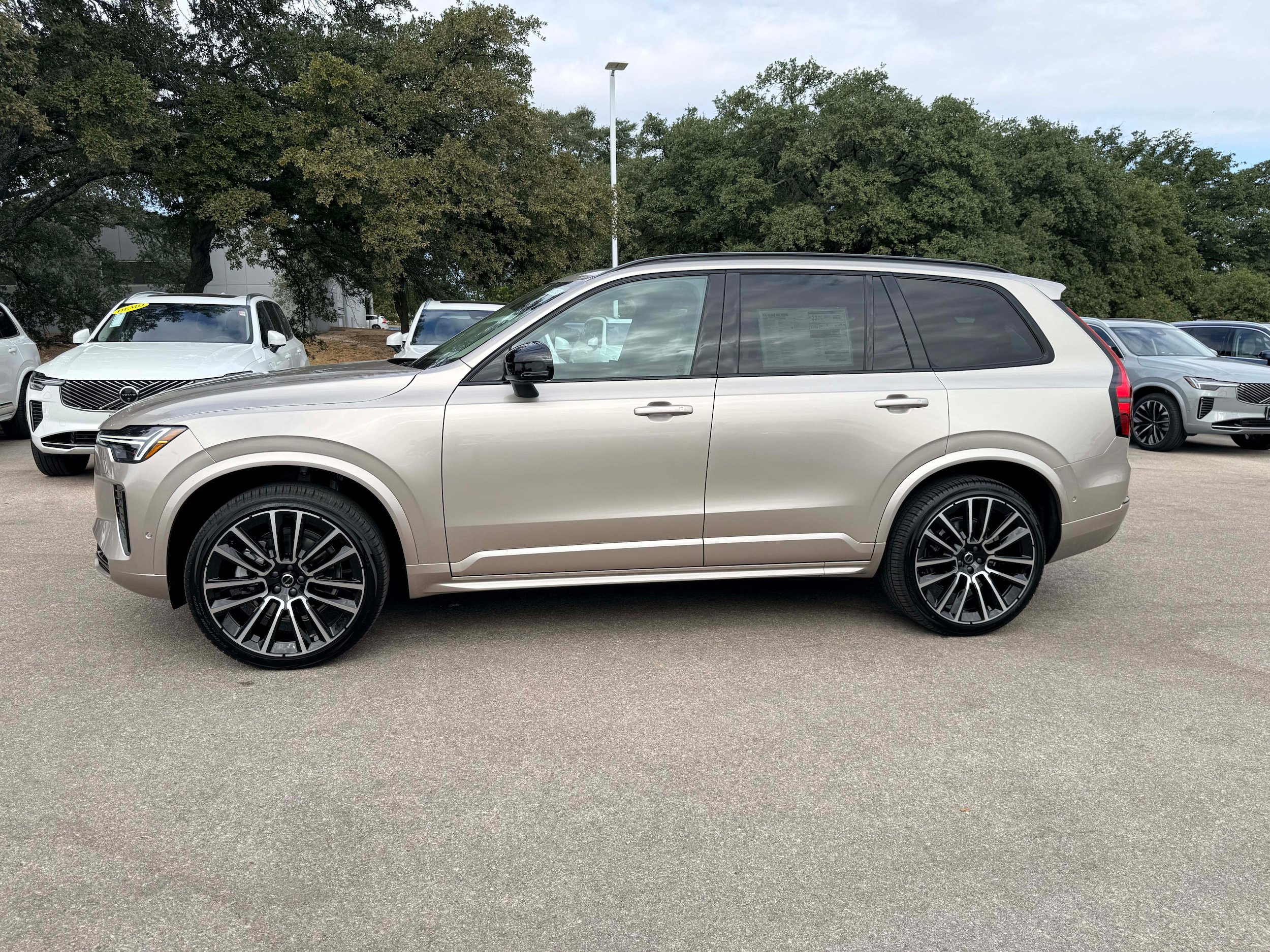 Used 2026 Volvo XC90 B6 Ultra AWD/4WD image 3
