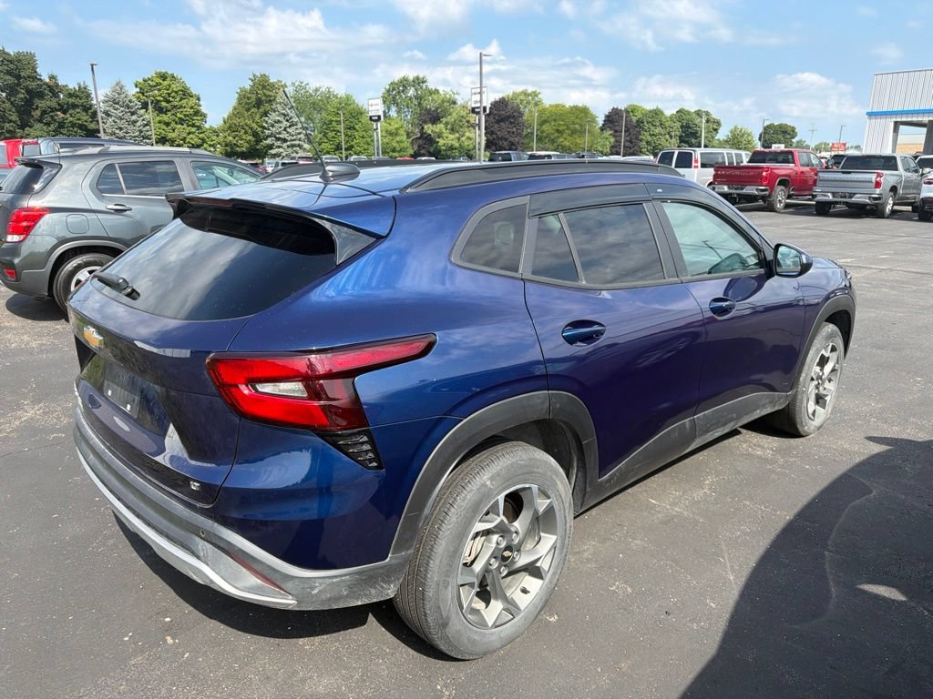 Used 2024 Chevrolet Trax LT w/ Driver Confidence Package FWD image 4