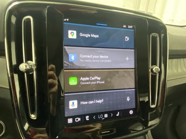 Used 2025 Volvo XC40 B5 Core image 18