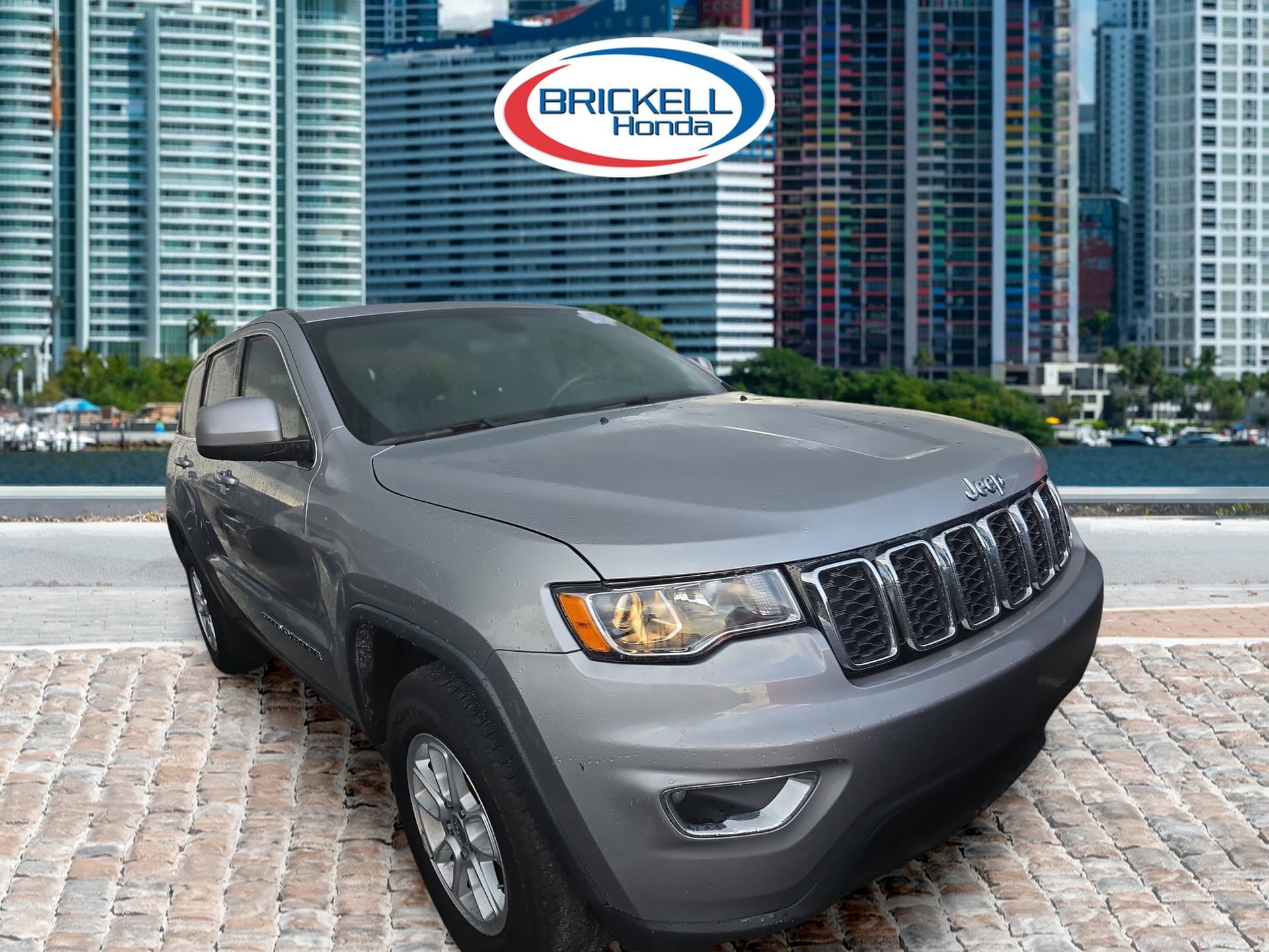 Used 2019 Jeep Grand Cherokee Laredo video 3