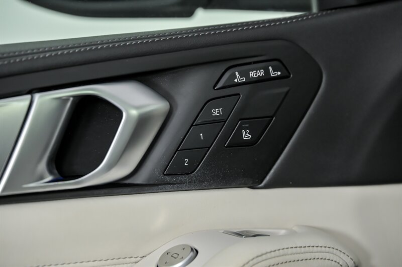 Used 2023 BMW X7 xDrive40i AWD/4WD image 18