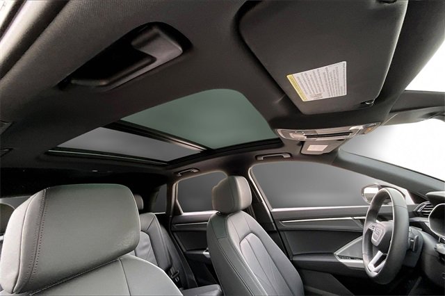 Used 2025 Audi Q3 2.0T Premium w/ Convenience Package image 17