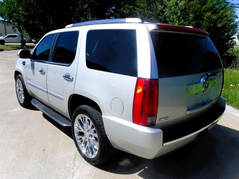 Used 2011 Cadillac Escalade Luxury AWD/4WD image 12