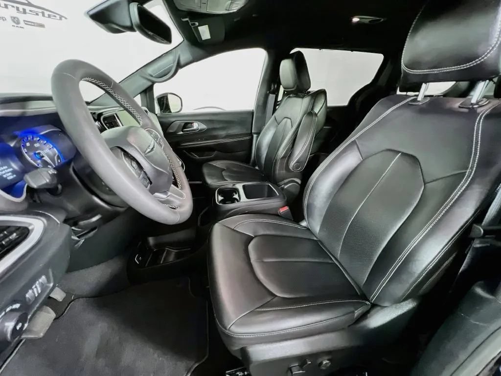 Used 2026 Chrysler Pacifica Select FWD image 21