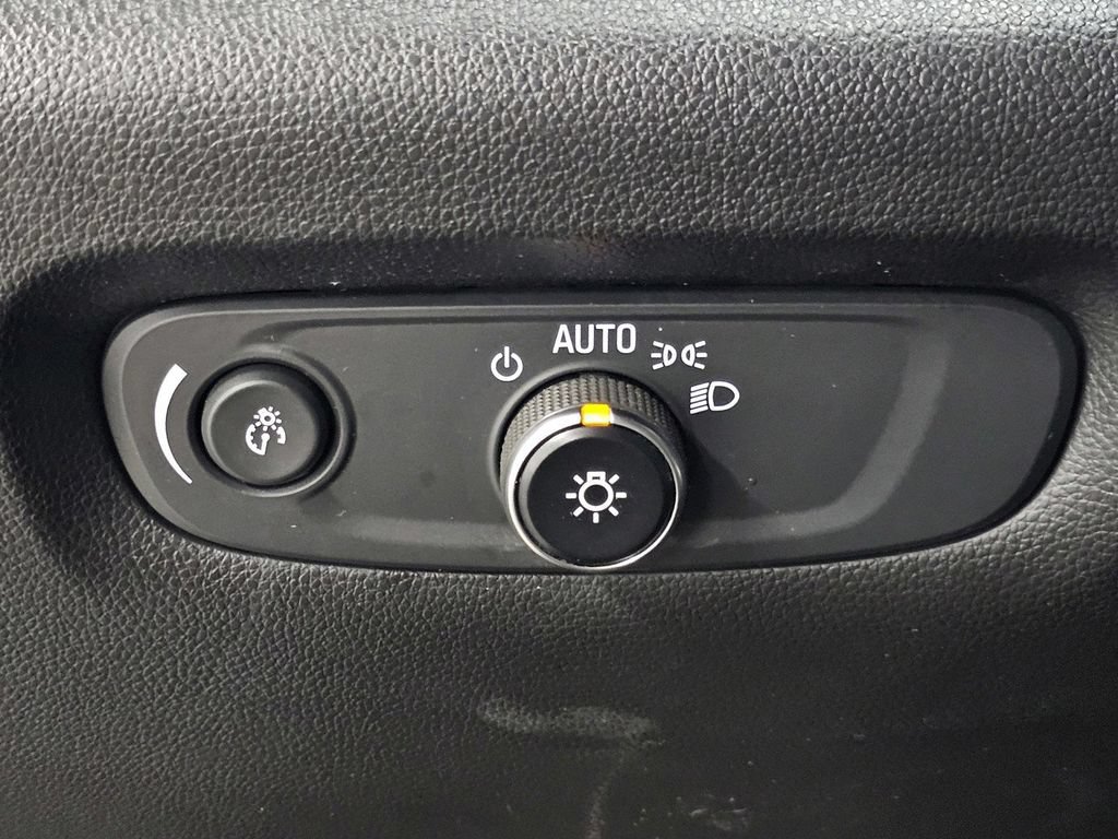Used 2022 Chevrolet Traverse LT FWD image 35