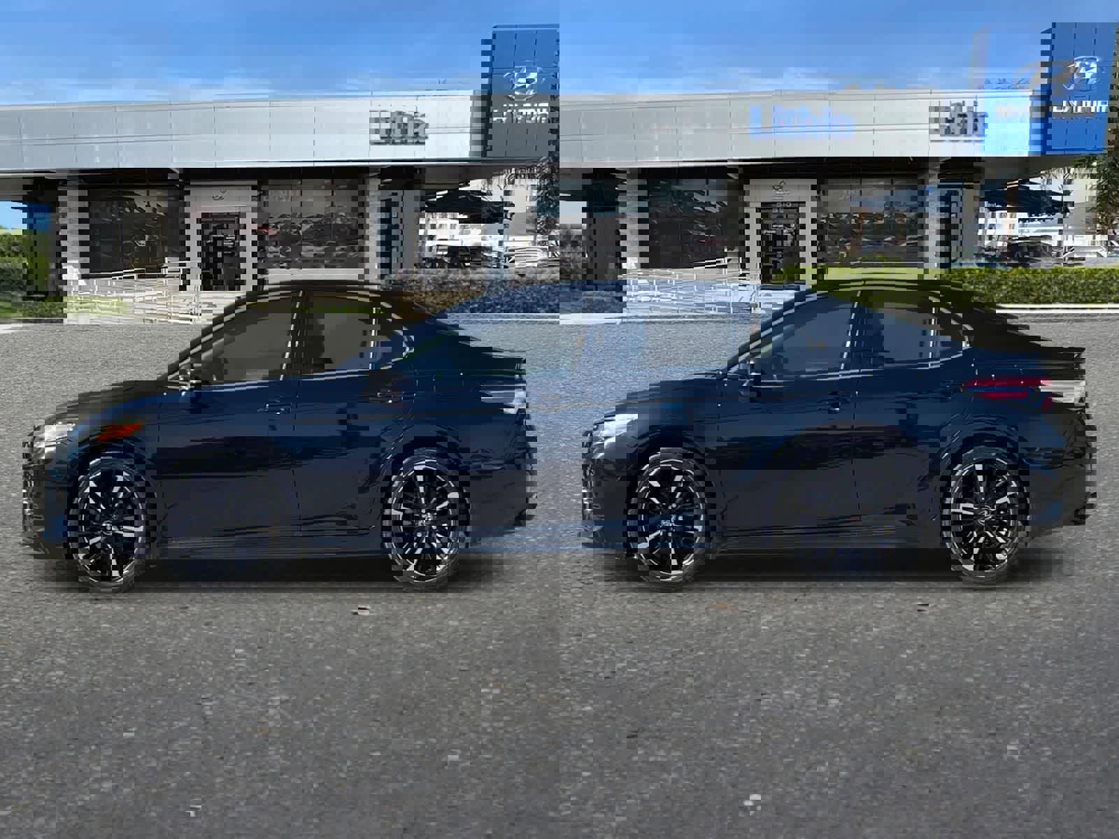 Used 2020 Toyota Camry XSE image 6