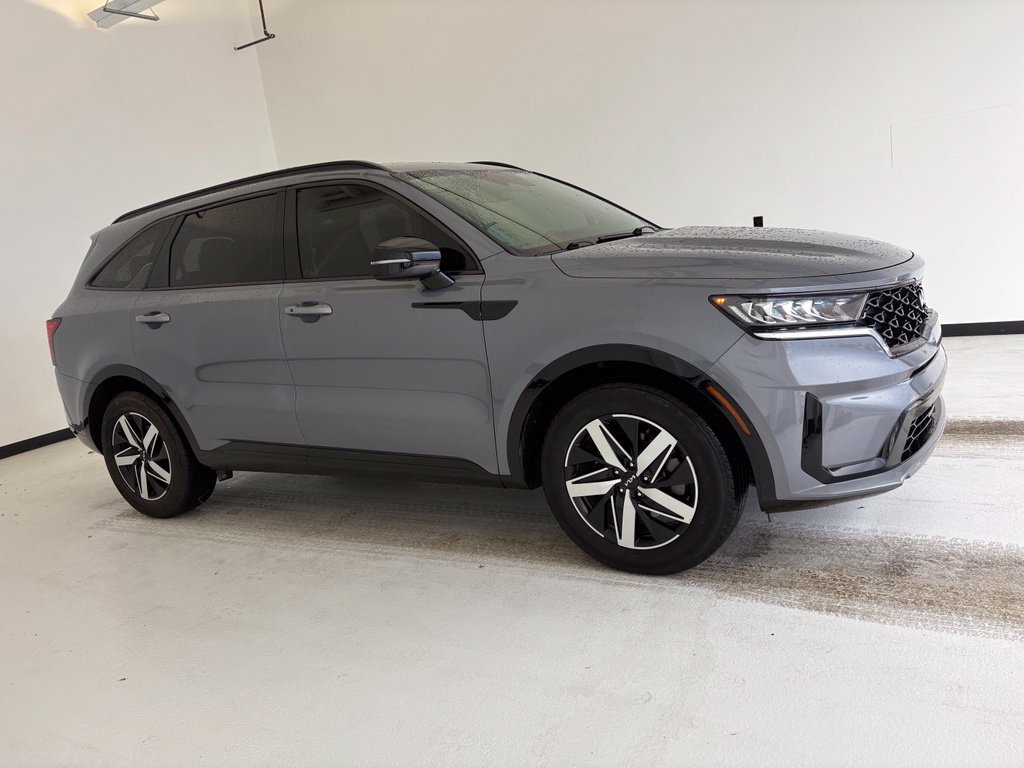 Used 2022 Kia Sorento S FWD image 2
