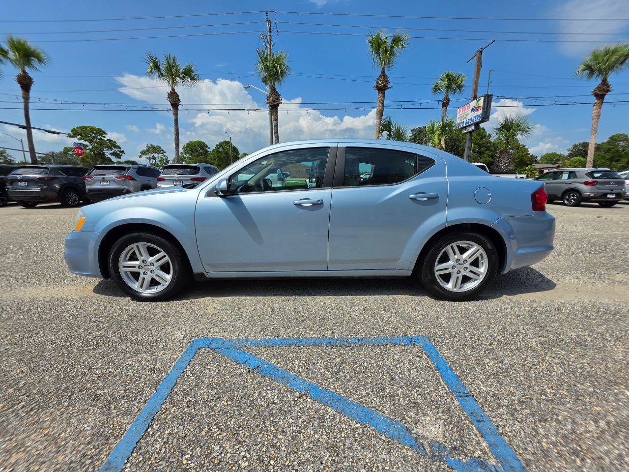 Used 2013 Dodge Avenger SXT FWD image 2
