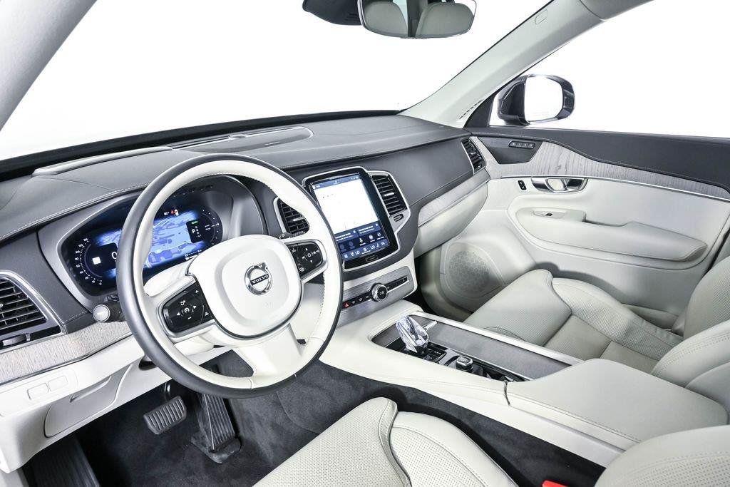 Certified 2025 Volvo XC90 T8 Ultra w/ Protection Package Premier AWD/4WD image 6