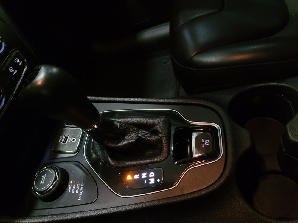 Used 2019 Jeep Cherokee Latitude Plus AWD/4WD image 26