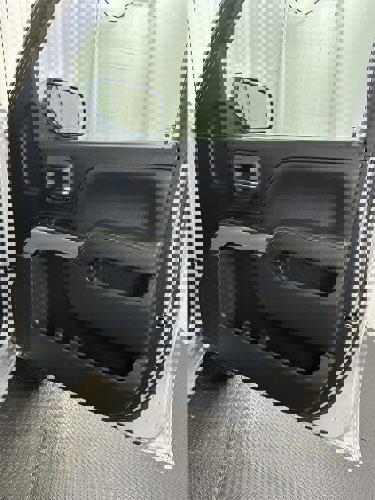 Used 2018 Chevrolet Silverado 1500 LT w/ All Star Edition image 31