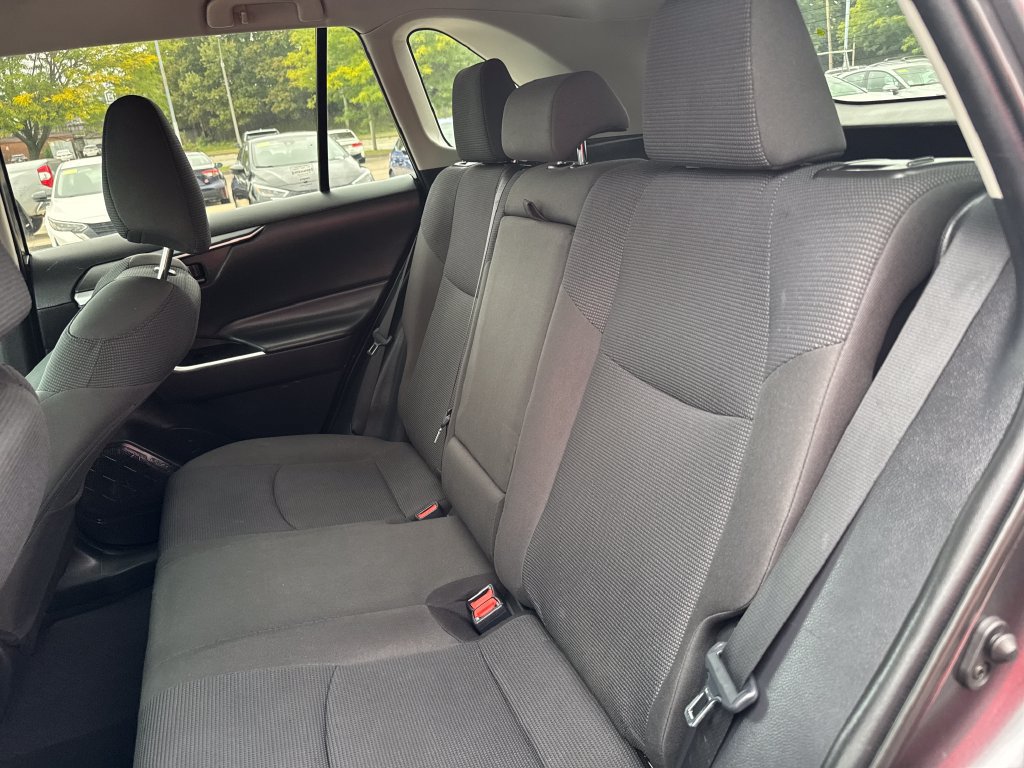 Used 2021 Toyota RAV4 LE AWD/4WD image 34