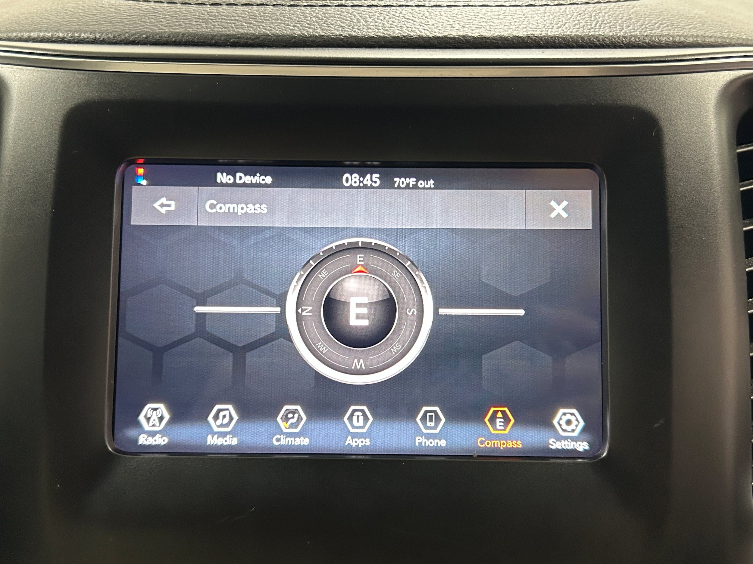 Used 2019 Jeep Cherokee Latitude Plus AWD/4WD image 9