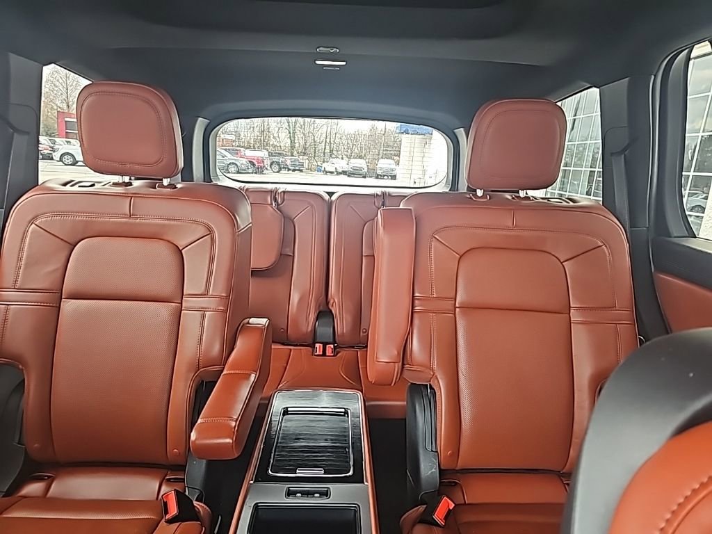 Used 2025 Lincoln Aviator Reserve w/ Jet Appearance Package image 10