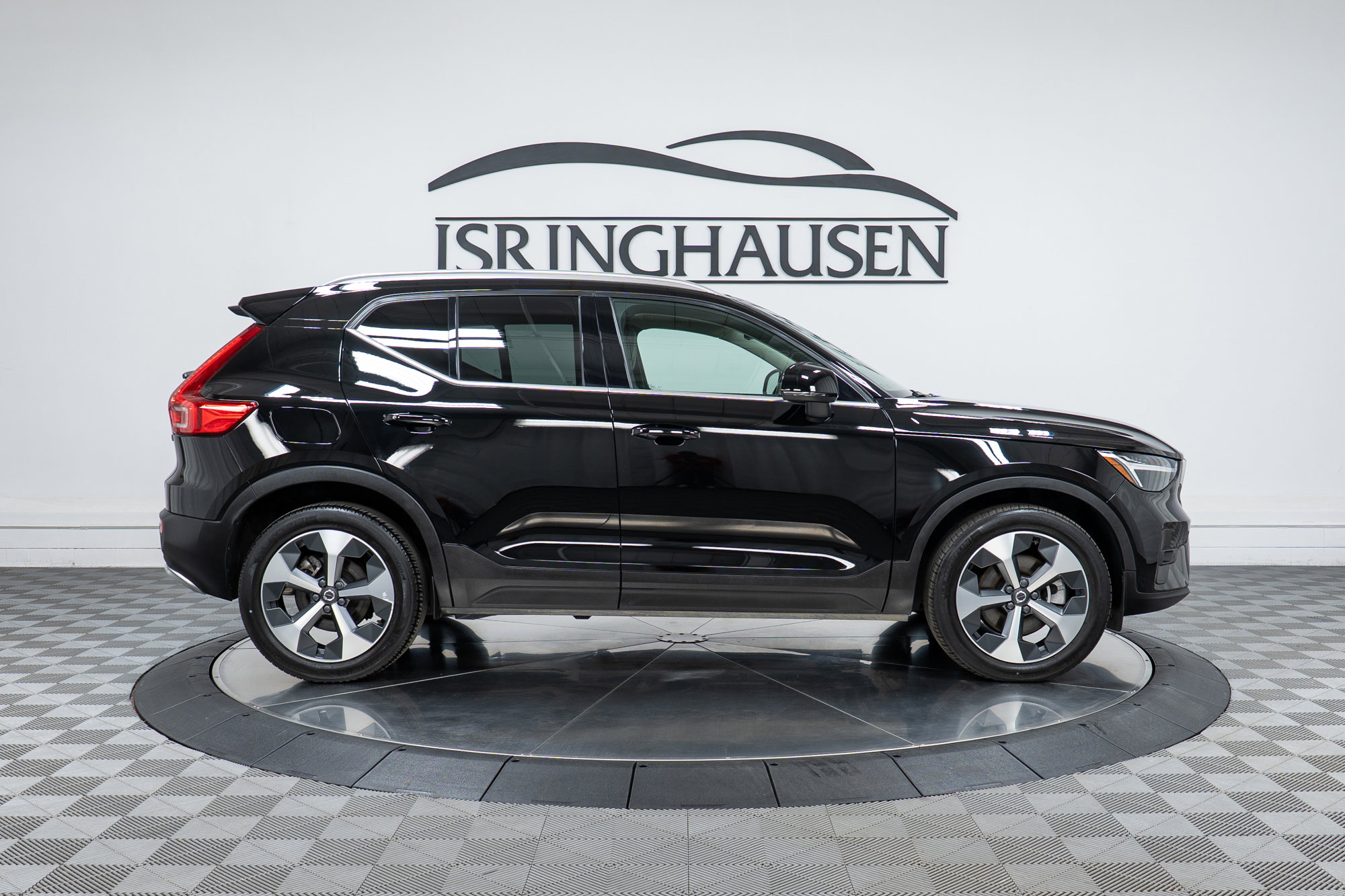Used 2023 Volvo XC40 B5 Plus w/ Protection Package Premier image 4
