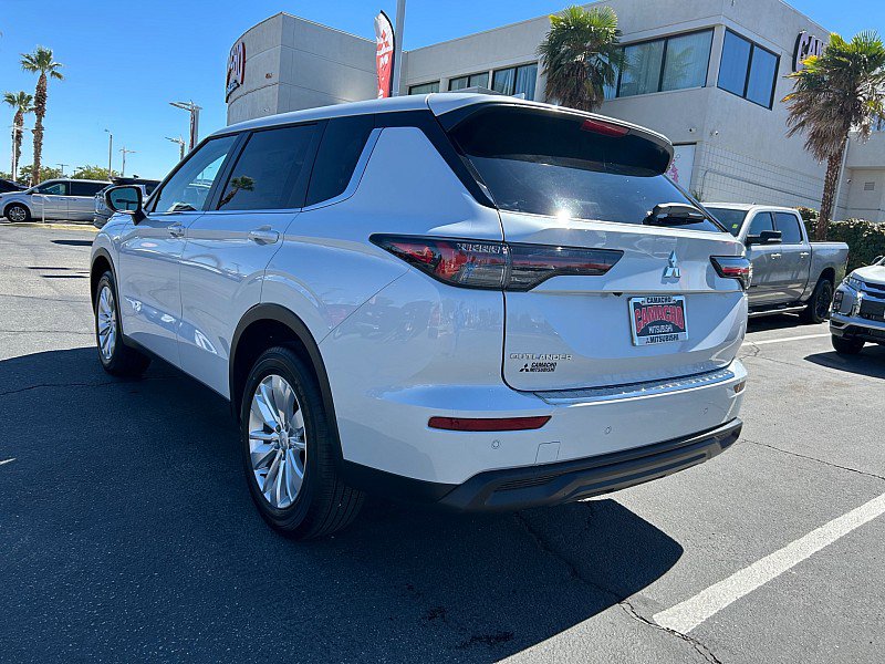 New 2025 Mitsubishi Outlander ES image 9