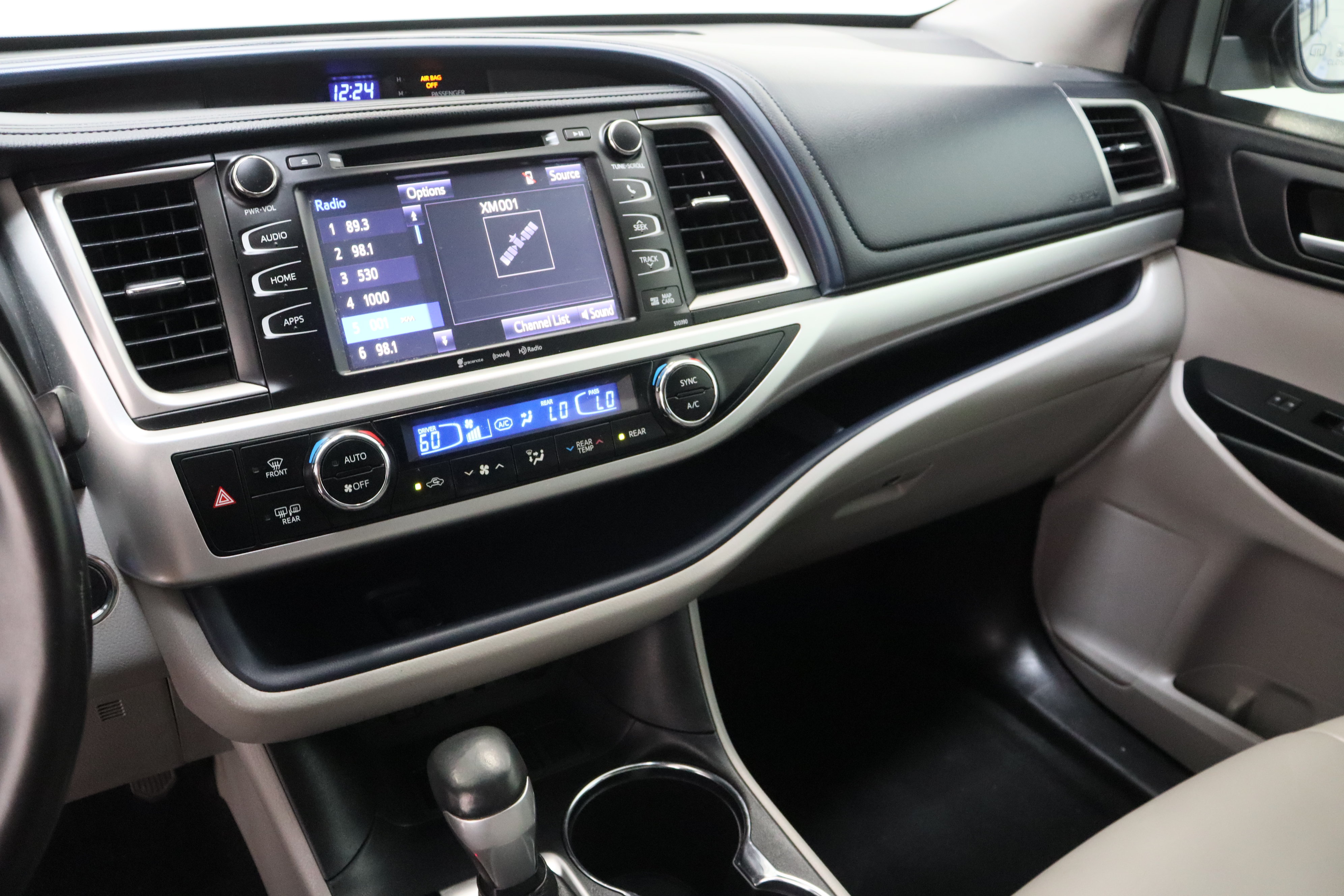 Used 2019 Toyota Highlander XLE FWD image 16