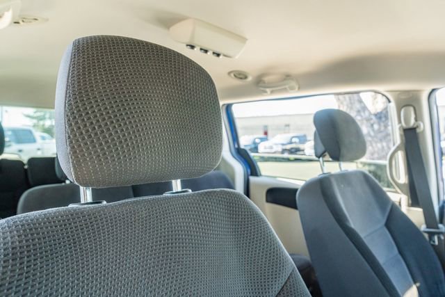 Used 2018 Dodge Grand Caravan SE w/ UConnect Hands-Free Group image 41