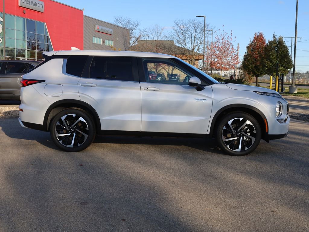 New 2025 Mitsubishi Outlander SEL image 11