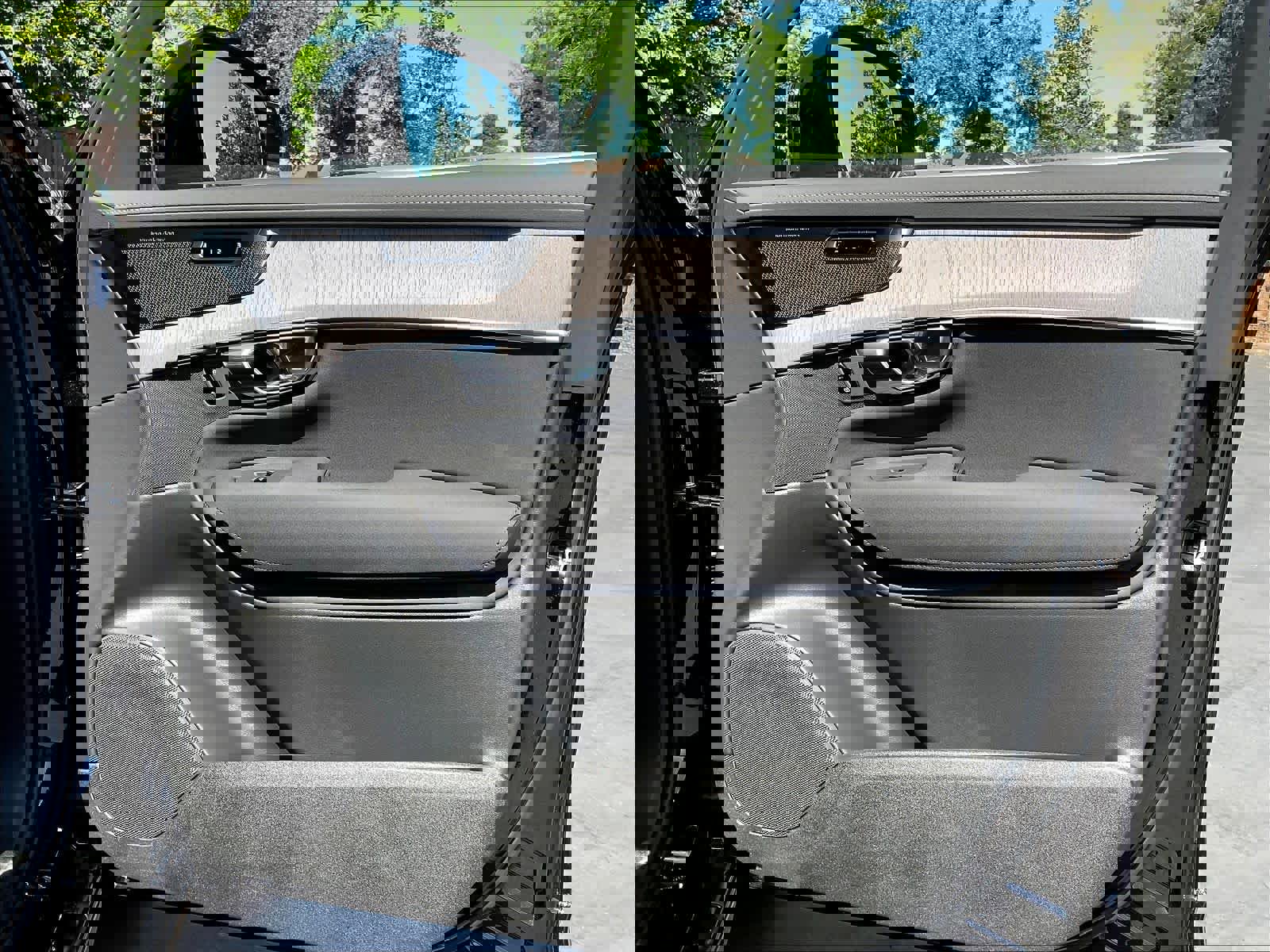 New 2026 Volvo XC90 T8 Ultra w/ Protection Package image 30