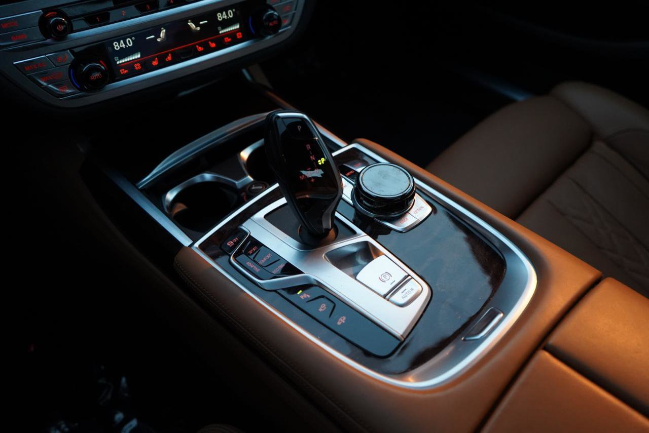 Used 2018 BMW 750i xDrive image 54