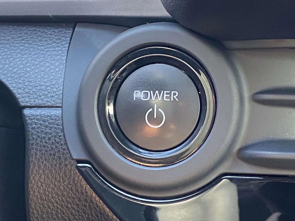 Used 2023 Toyota Crown Limited image 30