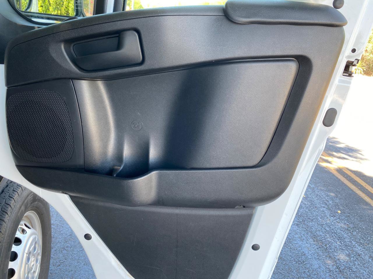 Used 2025 RAM ProMaster 2500 w/ U-Haul Equipment Group FWD image 32
