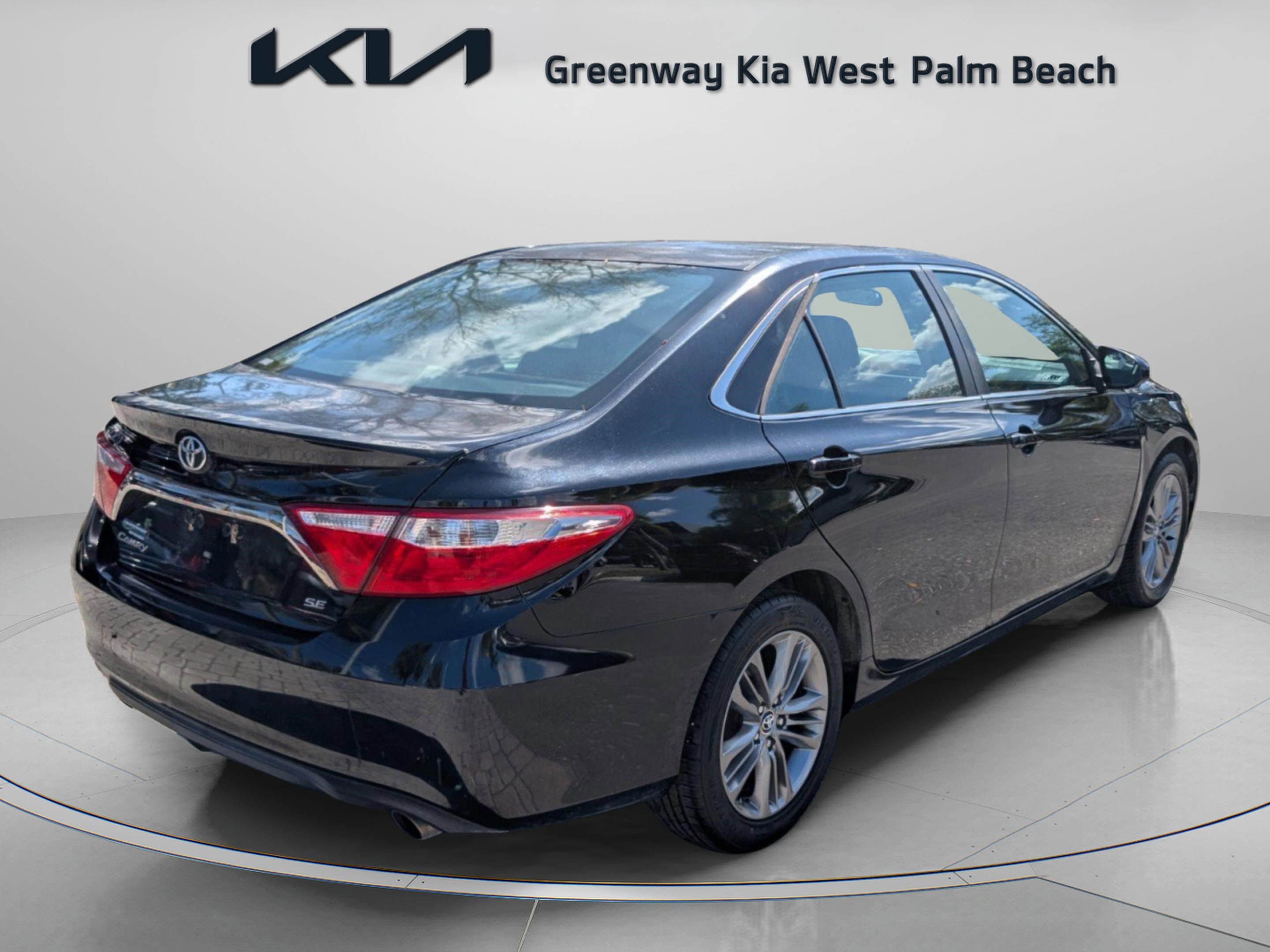 Used 2015 Toyota Camry SE image 7